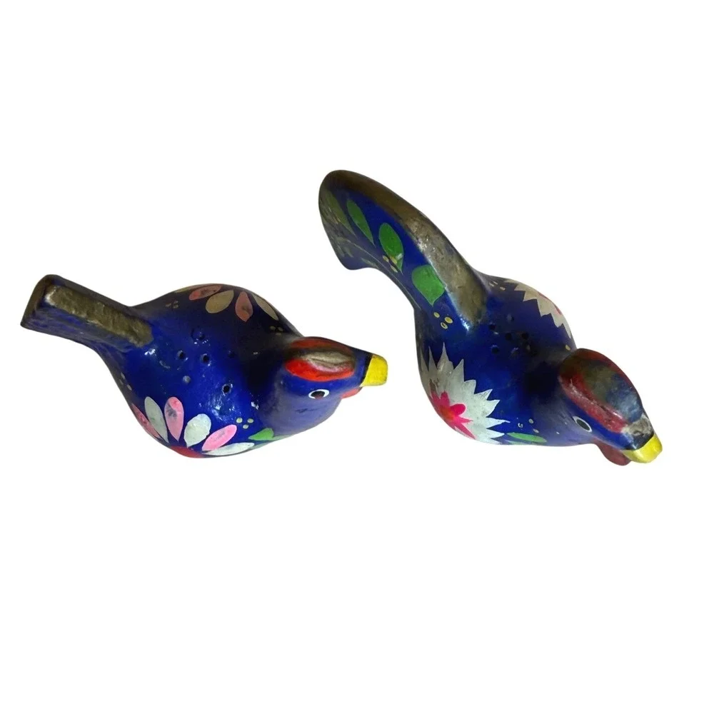 Vintage Mexican Folk Art Pottery Rooster Hen Salt Pepper Shakers‎ Blue Floral